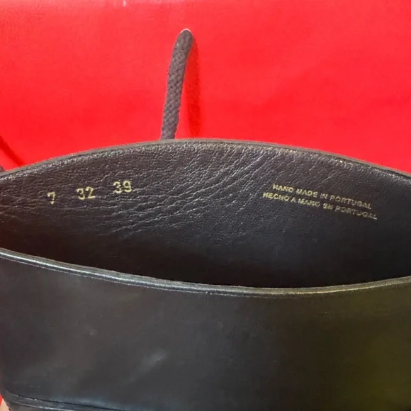 Elegant Carolina Herrera Black Leather Boots - Picture 8 of 12